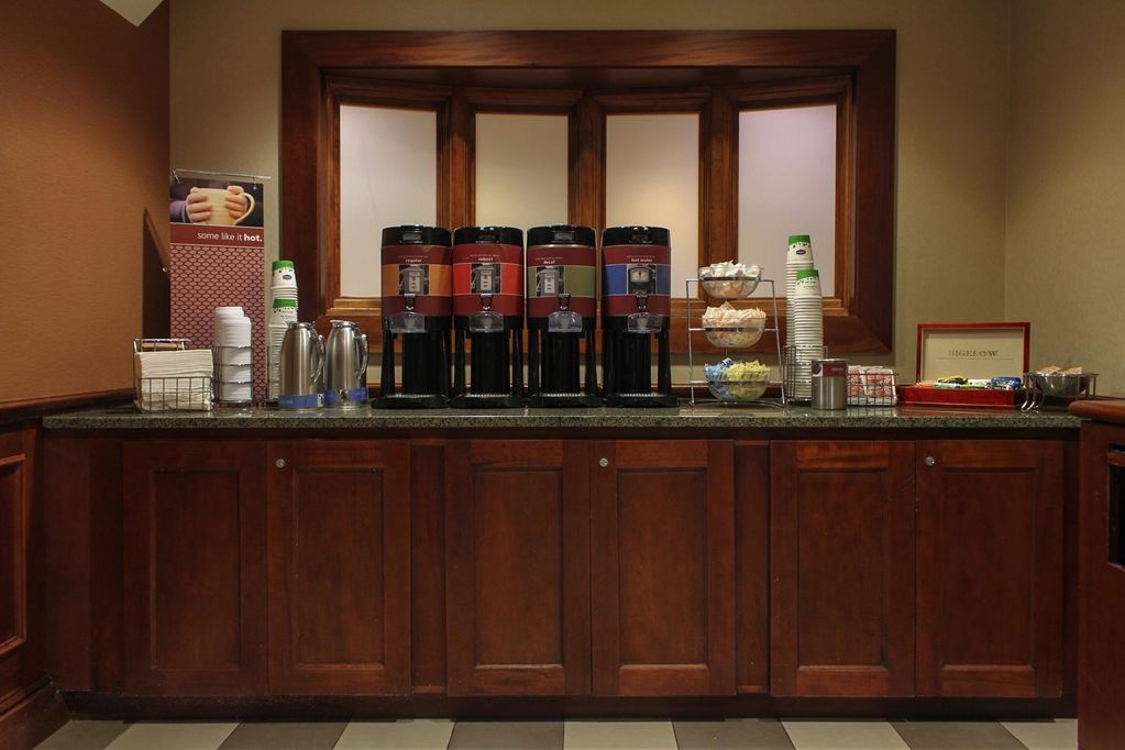 Hampton Inn Long Island-Brookhaven Farmingville Restaurant bilde